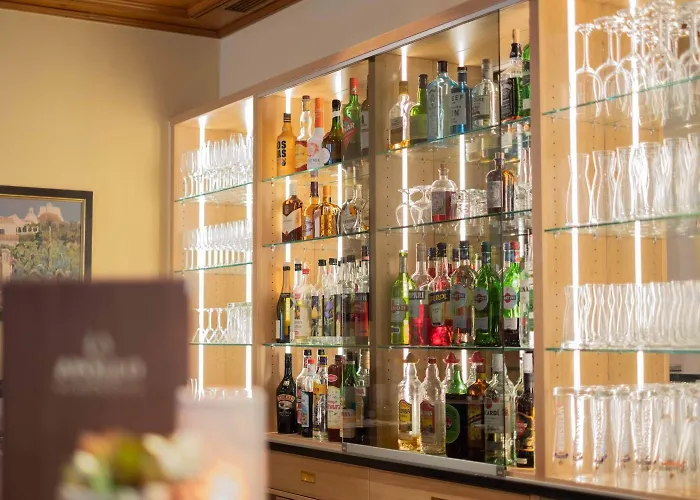 מלון Thermenhotel Apollo 4*